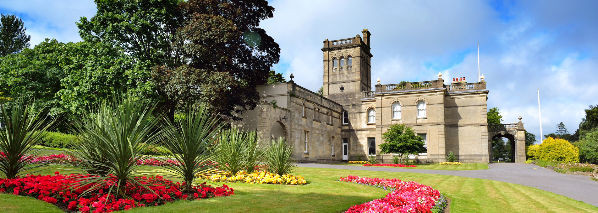Parc Howard Museum in the summer with flowers in the foreground